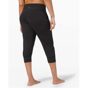 Lululemon Align High-Rise Jogger Crop
Black Size 8